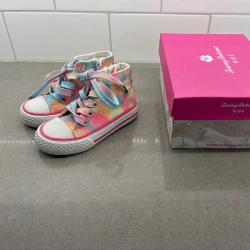 NEW-Tommy Bahama Toddler Sz 6 Girls Tie Dye High Top Sneakers Tennis Shoes